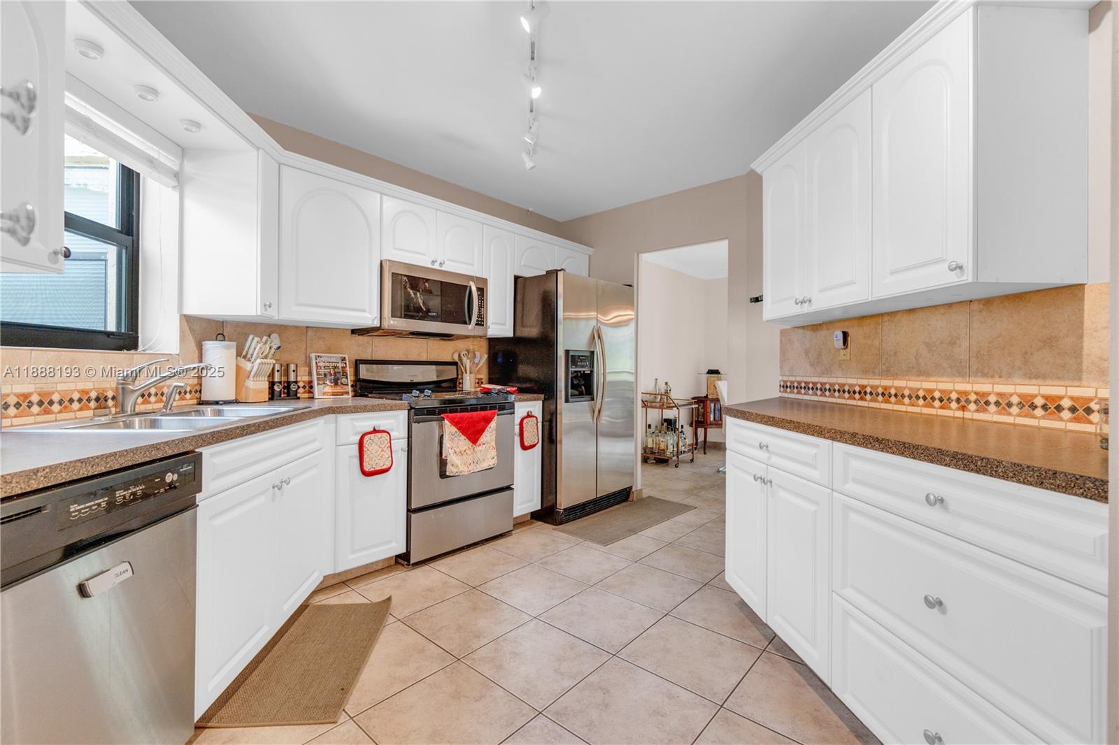 PLANTATION CLUB A CONDO - Residential