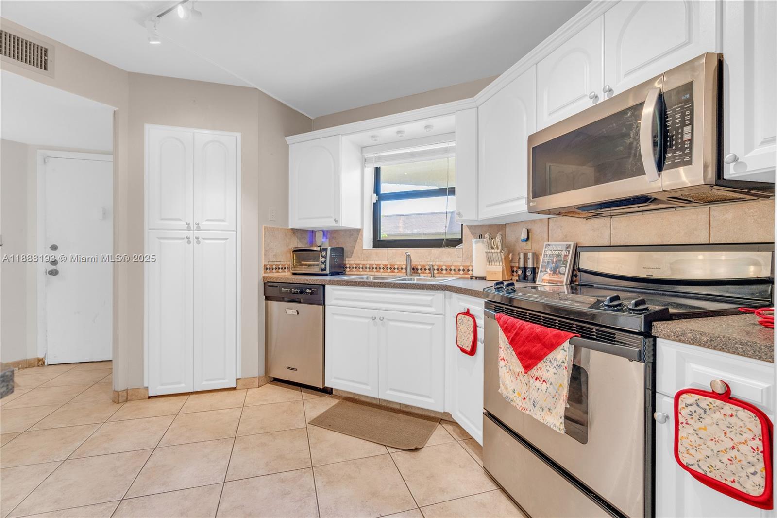 PLANTATION CLUB A CONDO - Residential