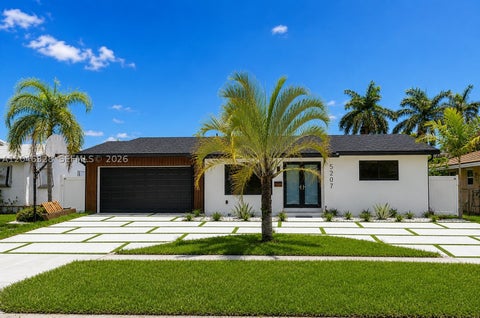 Photo of 5207 Roosevelt St, Hollywood, FL 33021 (MLS # A12046328)