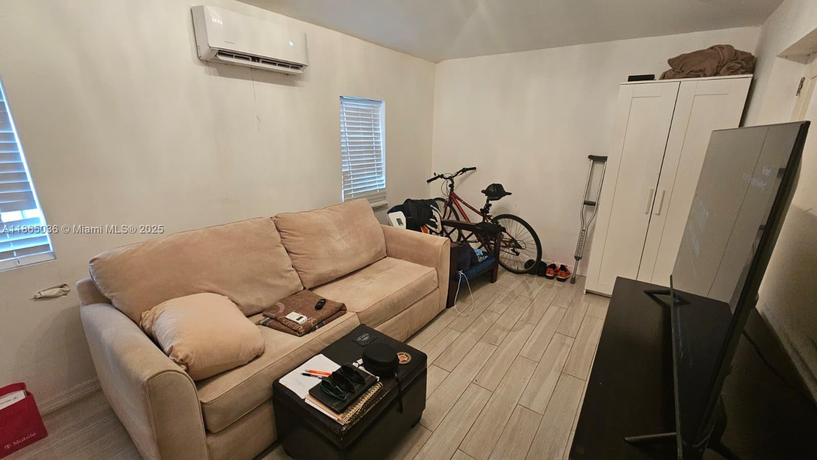 1-bed & 1-bath unit located near Downtown Hollywood and the iconic Hard Rock Casino. Ideal for those seeking convenience and lifestyle, with easy access to major highways and public transit. Don’t miss the opportunity to live in a vibrant South Florida community with everything you need at your doorstep. Schedule a showing today!