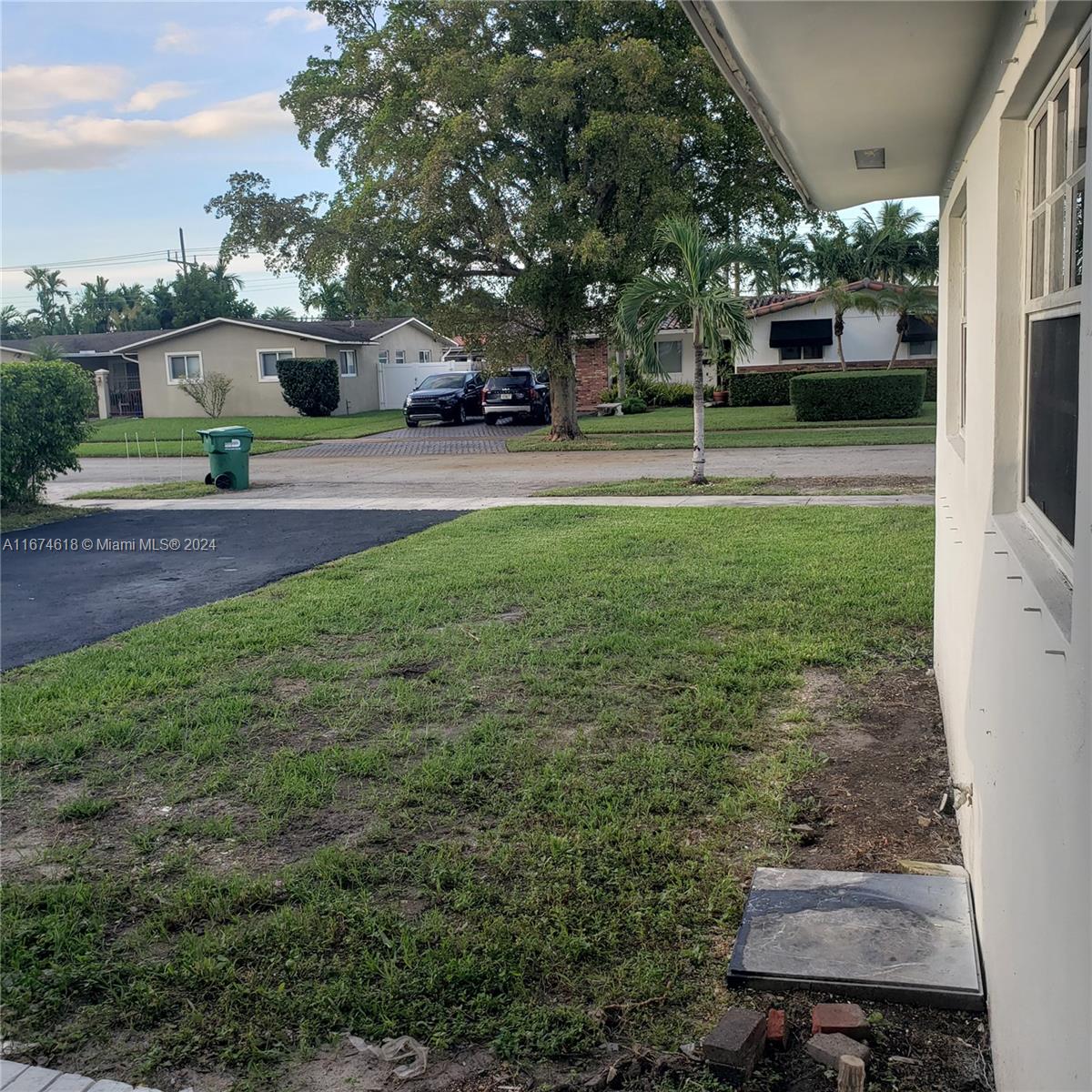 9410 Sw 55th St, Miami, Broward County, Florida - 3 Bedrooms  
1 Bathrooms - 