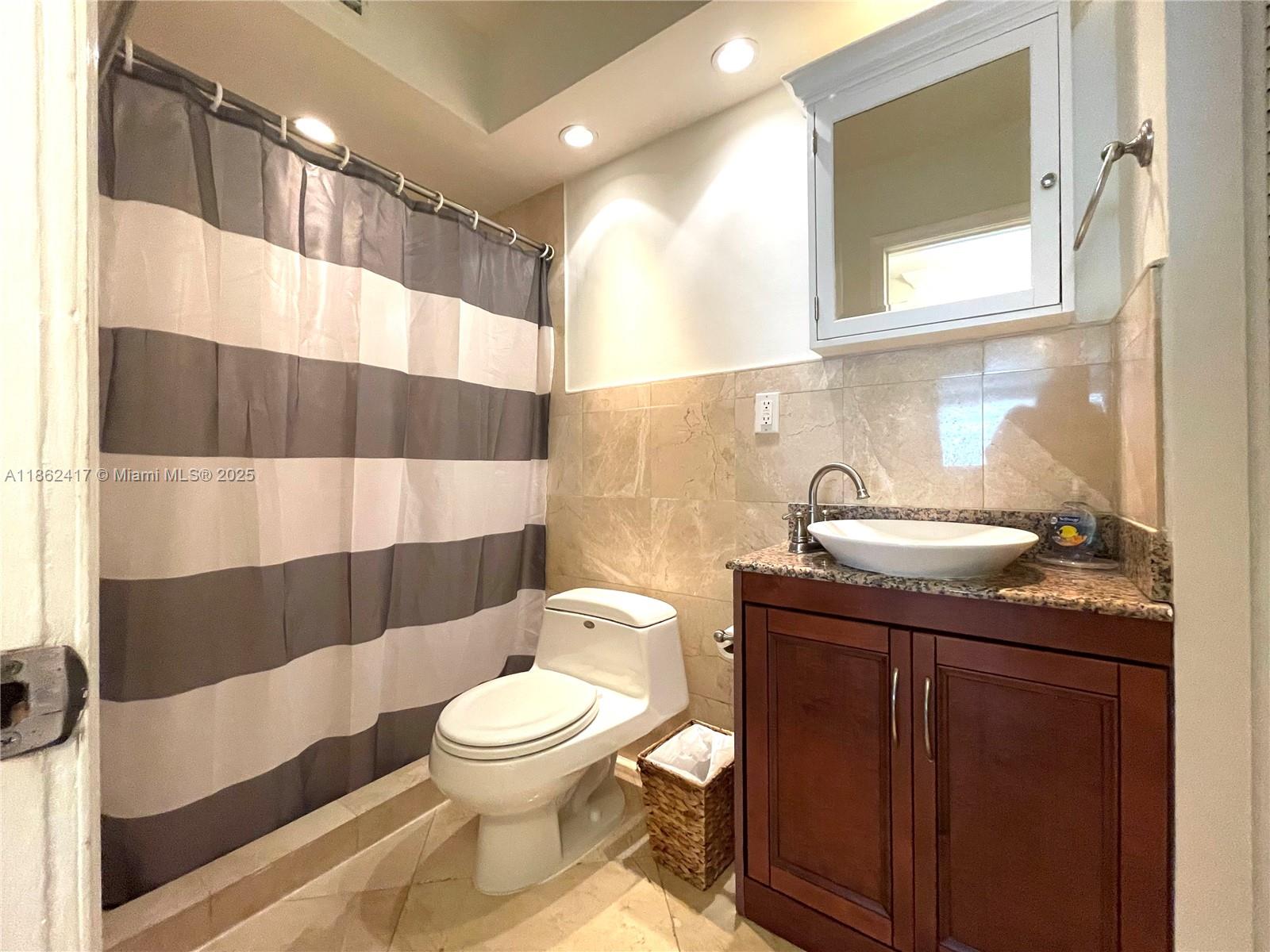 KEY BISCAYNE COMMODORE CL - Residential Lease