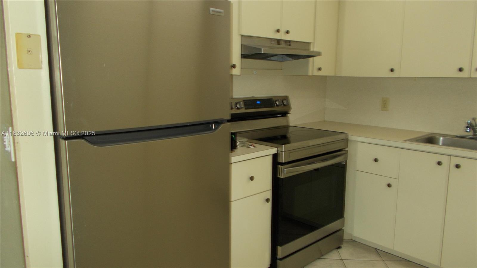 NEW HAMPTON AT CENTURY VI - Residential