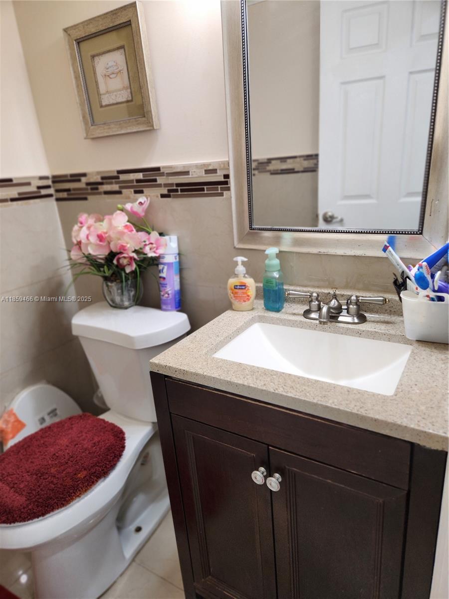 MIDWAY TRAIL PH I CONDO - Residential