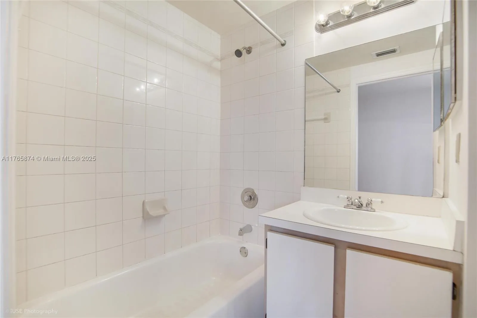 Sunrise, Florida 33325, United States, 3 Bedrooms Bedrooms, ,3 BathroomsBathrooms,Residential,Active,91271