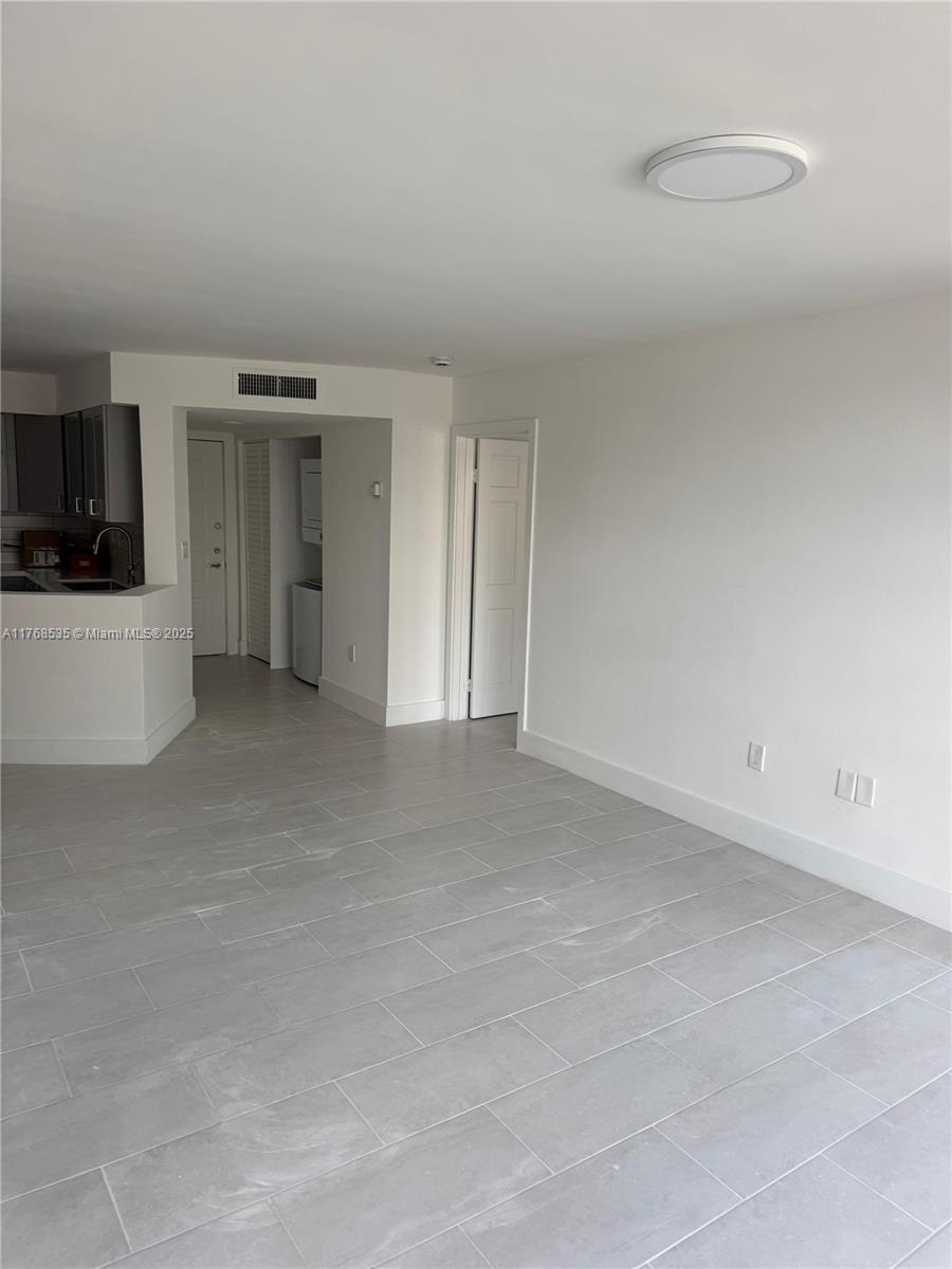 UNIVERSITY INN CONDO - Residential