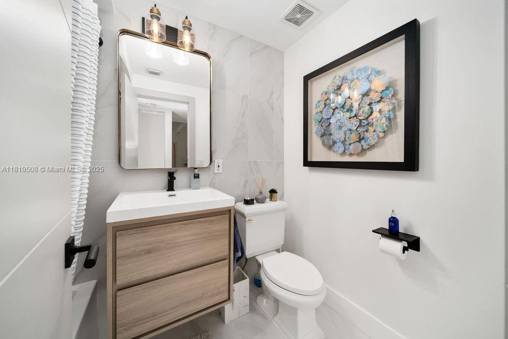 RIO VISTA ISLES - Residential Lease