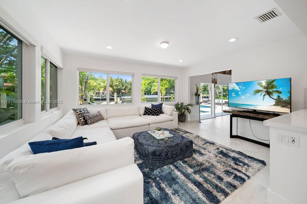 RIO VISTA ISLES - Residential Lease