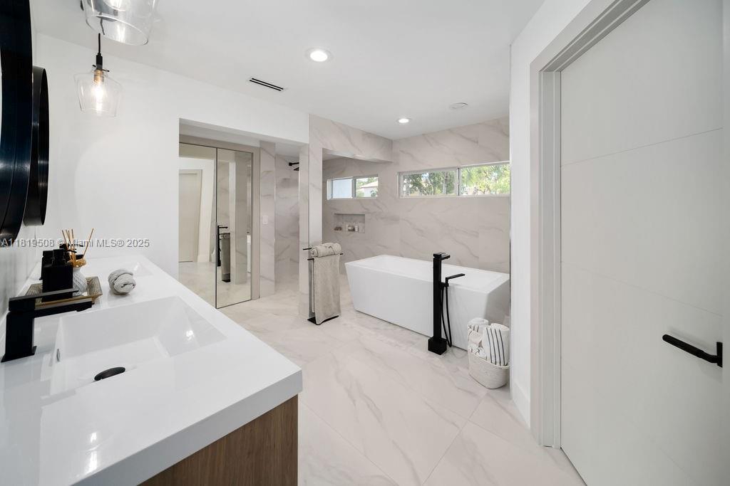 RIO VISTA ISLES - Residential Lease