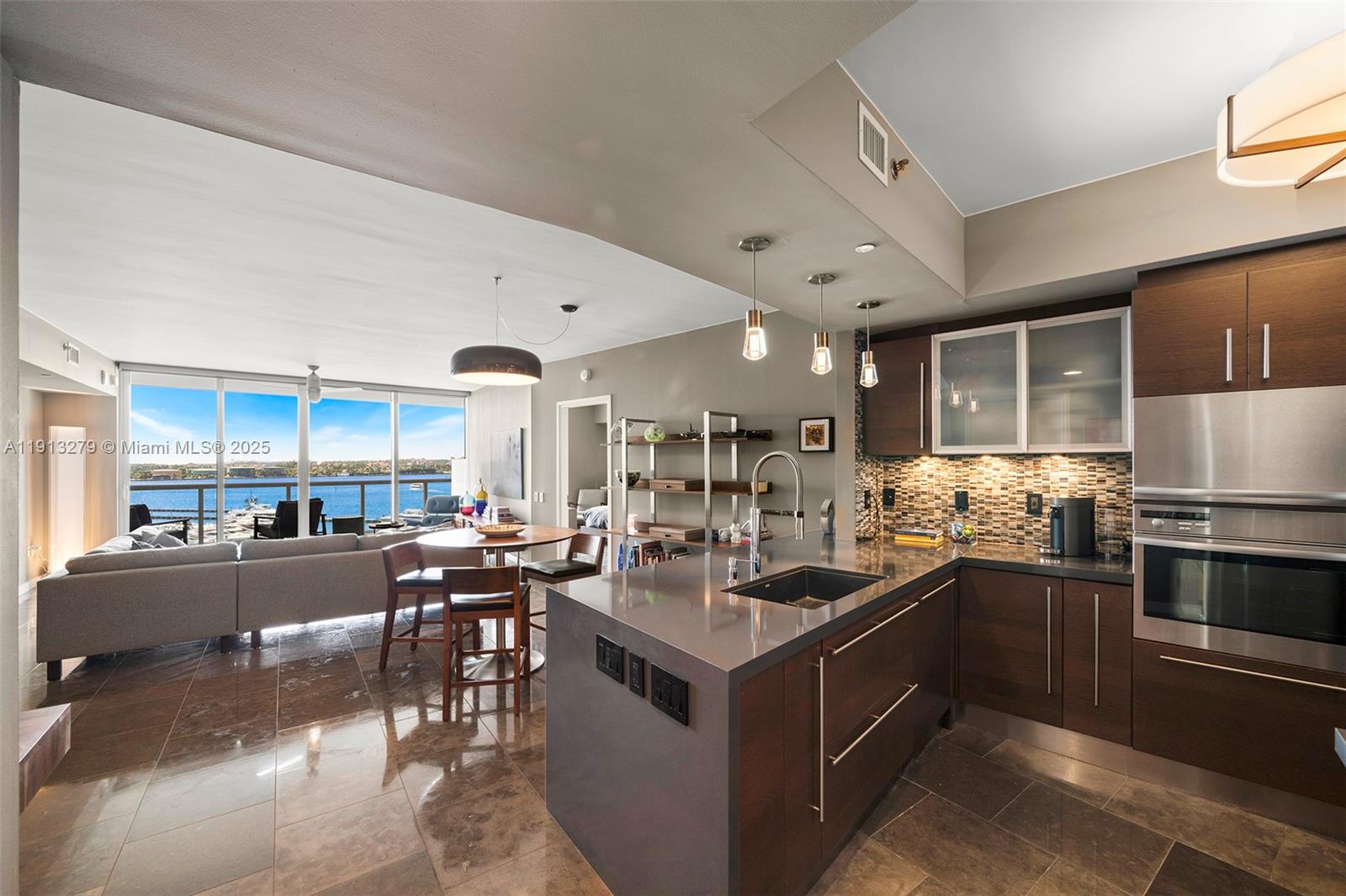 ICON CONDO - Residential