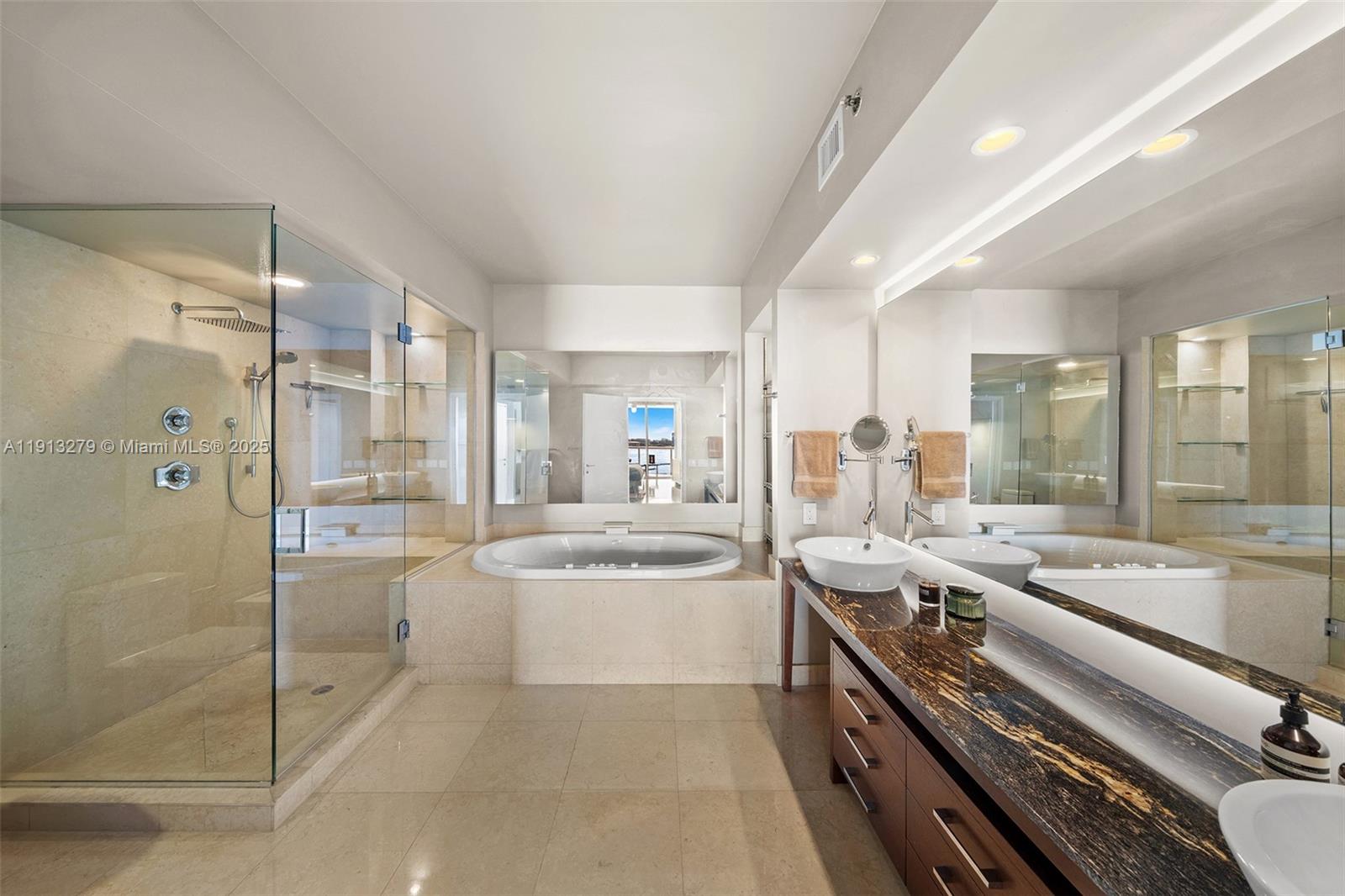 ICON CONDO - Residential