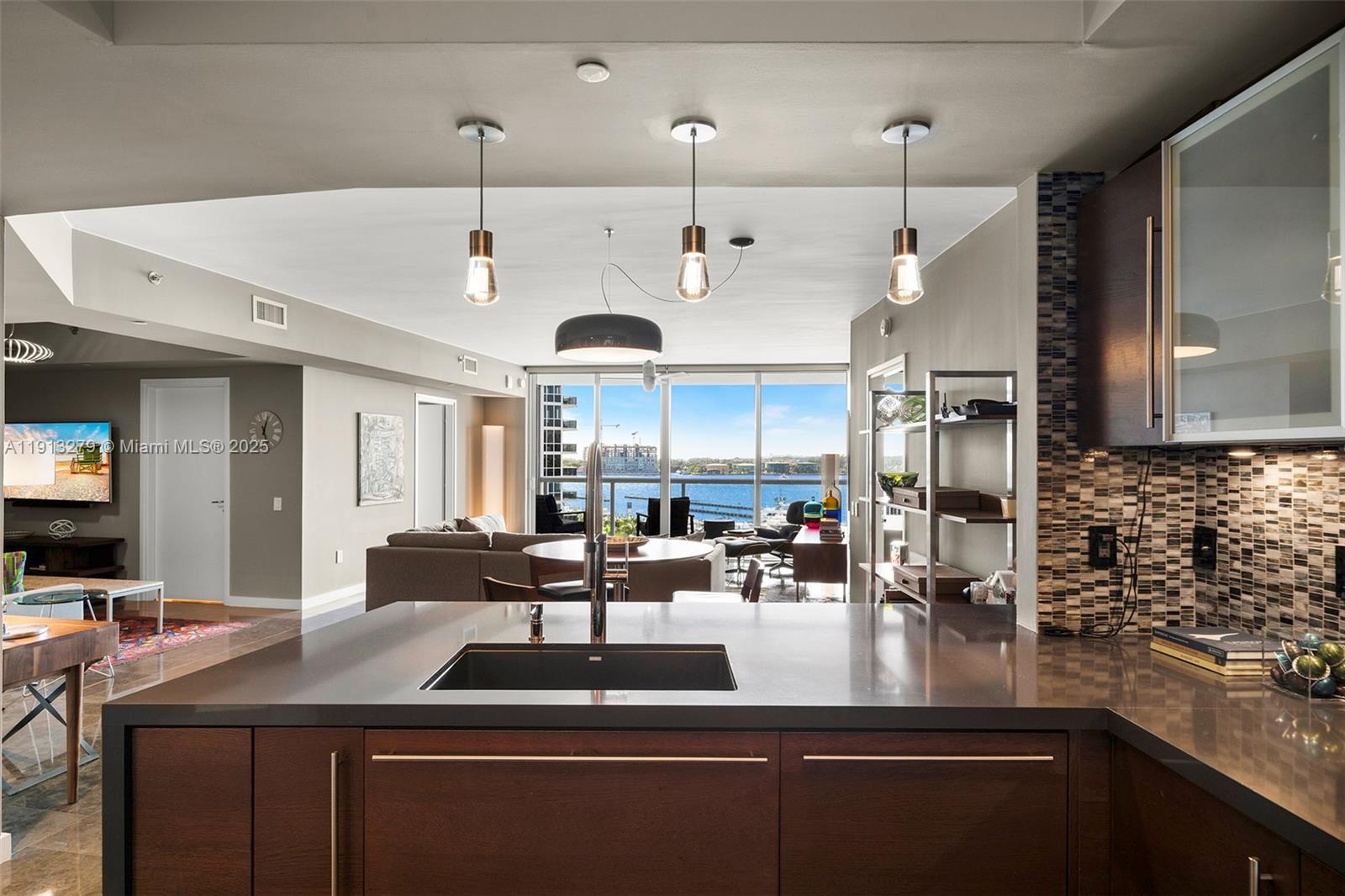 ICON CONDO - Residential