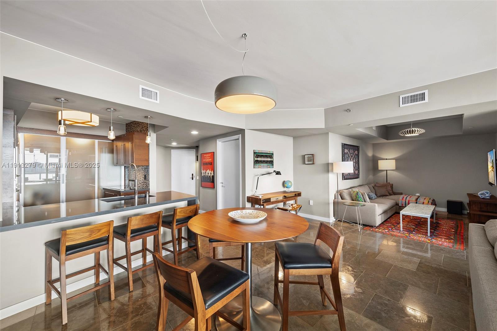 ICON CONDO - Residential