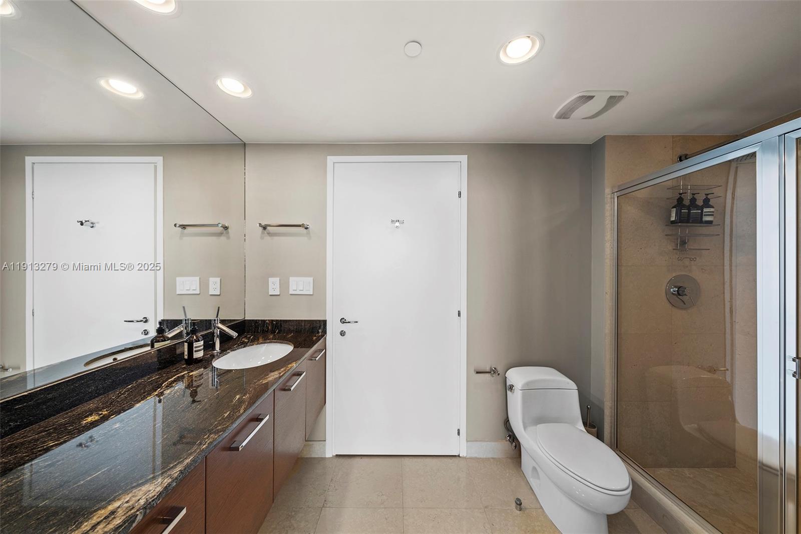 ICON CONDO - Residential