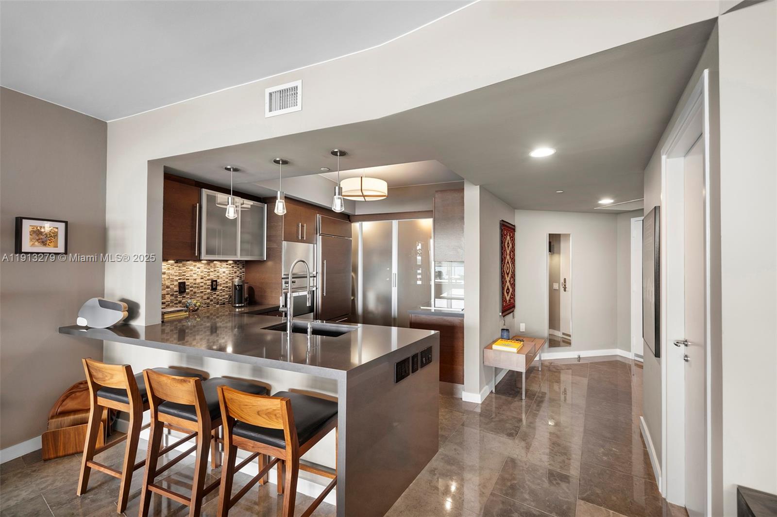 ICON CONDO - Residential