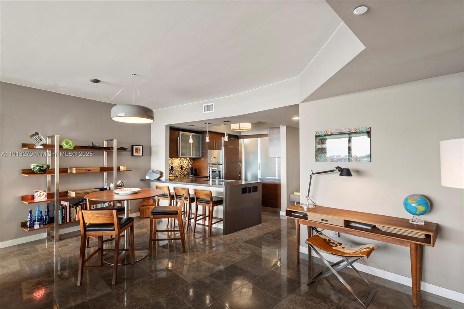 ICON CONDO - Residential