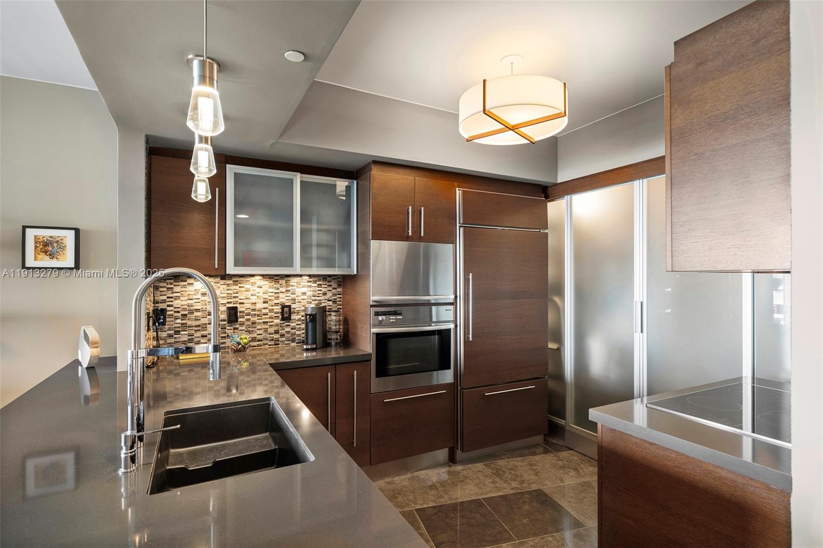 ICON CONDO - Residential