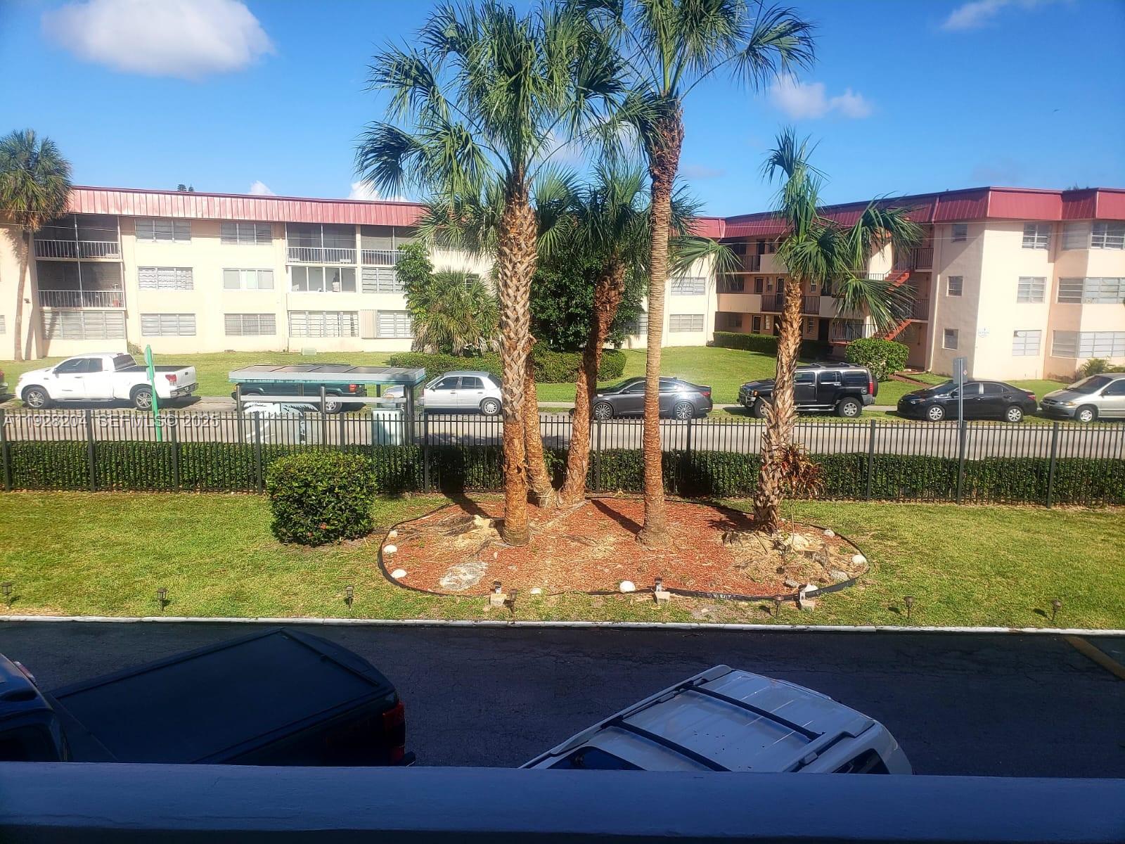 FIRST FORUM CONDO - Residential