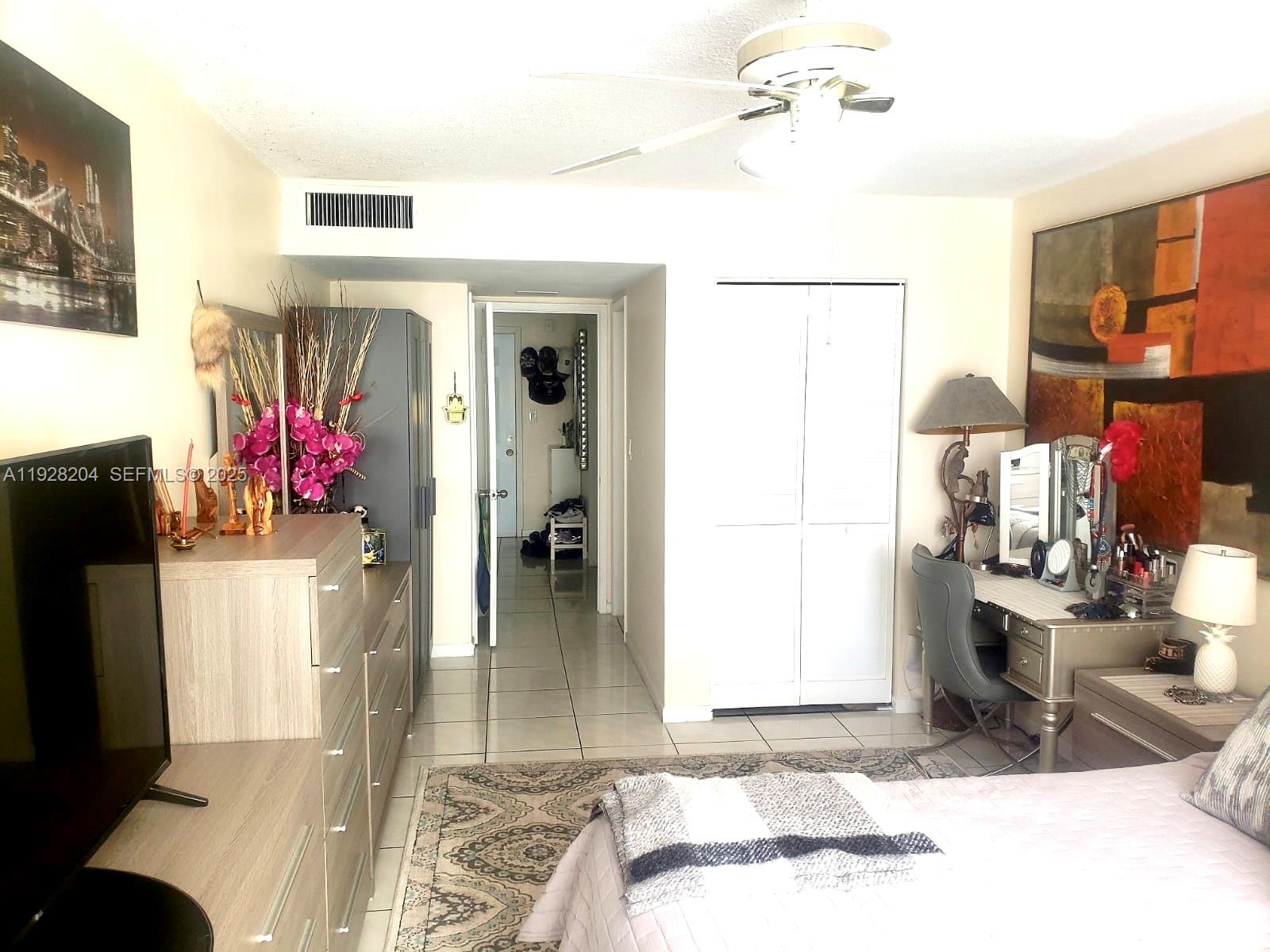 FIRST FORUM CONDO - Residential