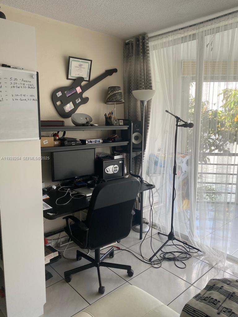 FIRST FORUM CONDO - Residential