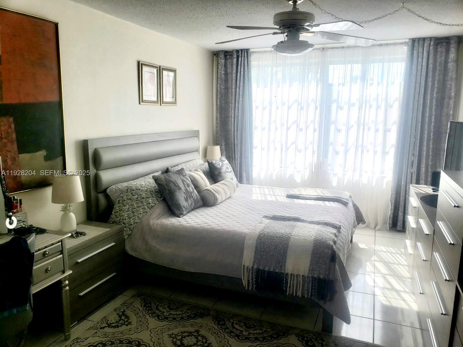 FIRST FORUM CONDO - Residential