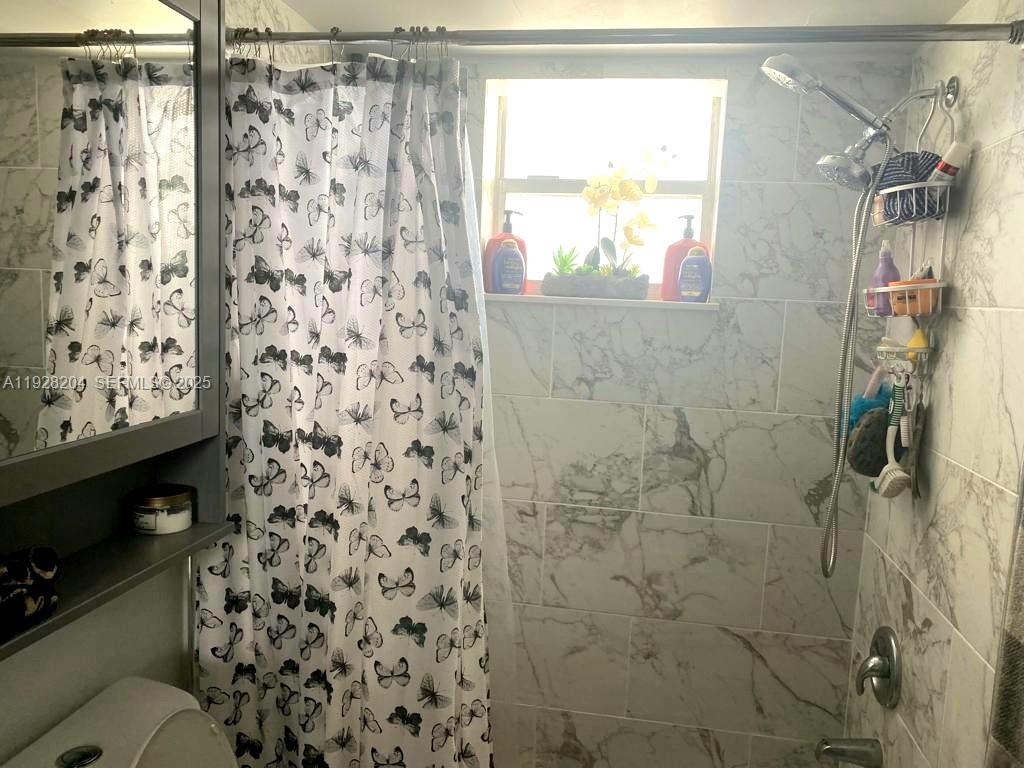 FIRST FORUM CONDO - Residential