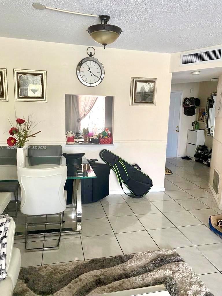 FIRST FORUM CONDO - Residential