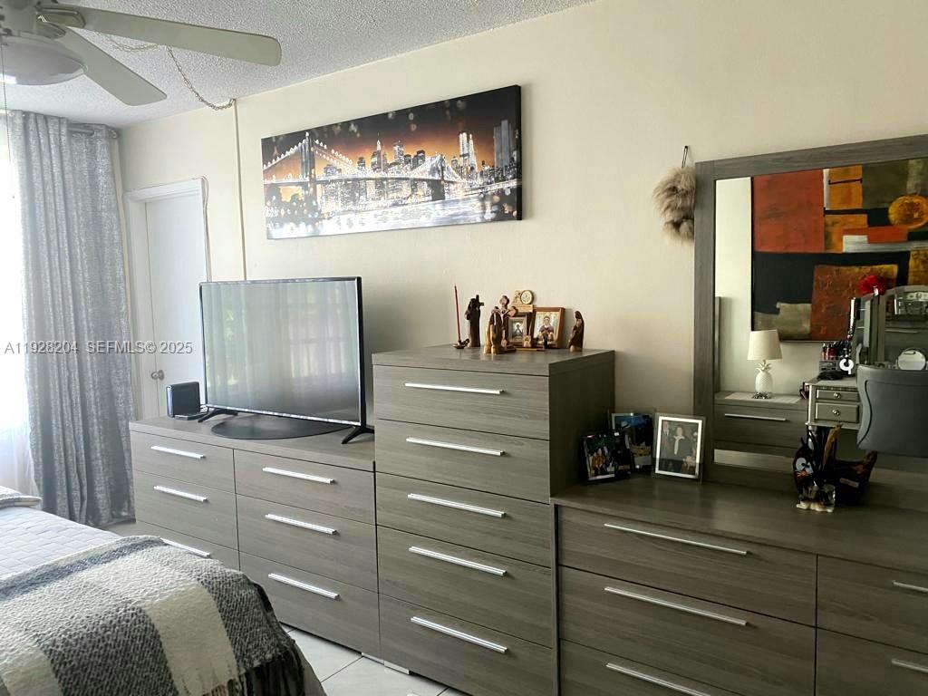 FIRST FORUM CONDO - Residential