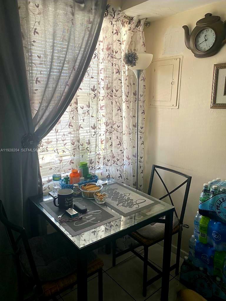 FIRST FORUM CONDO - Residential