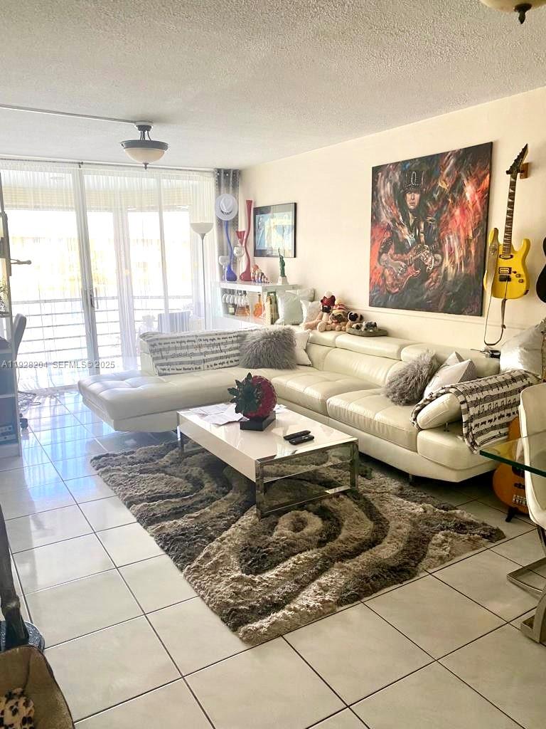 FIRST FORUM CONDO - Residential