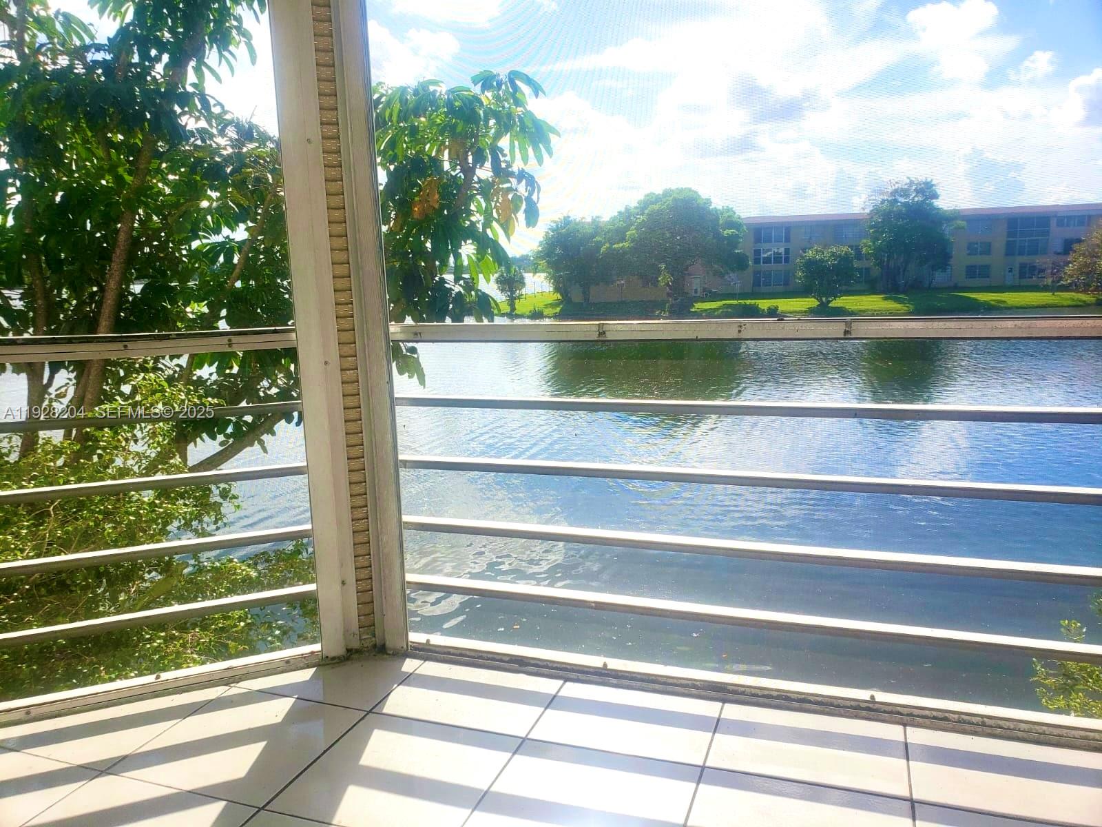 FIRST FORUM CONDO - Residential