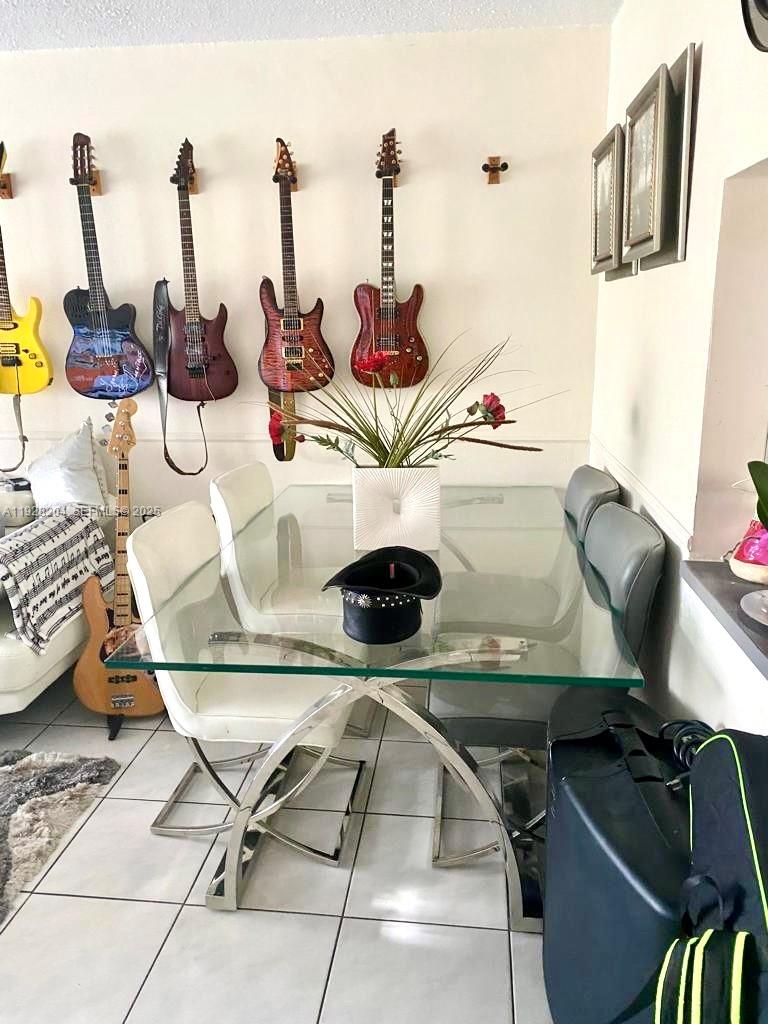 FIRST FORUM CONDO - Residential