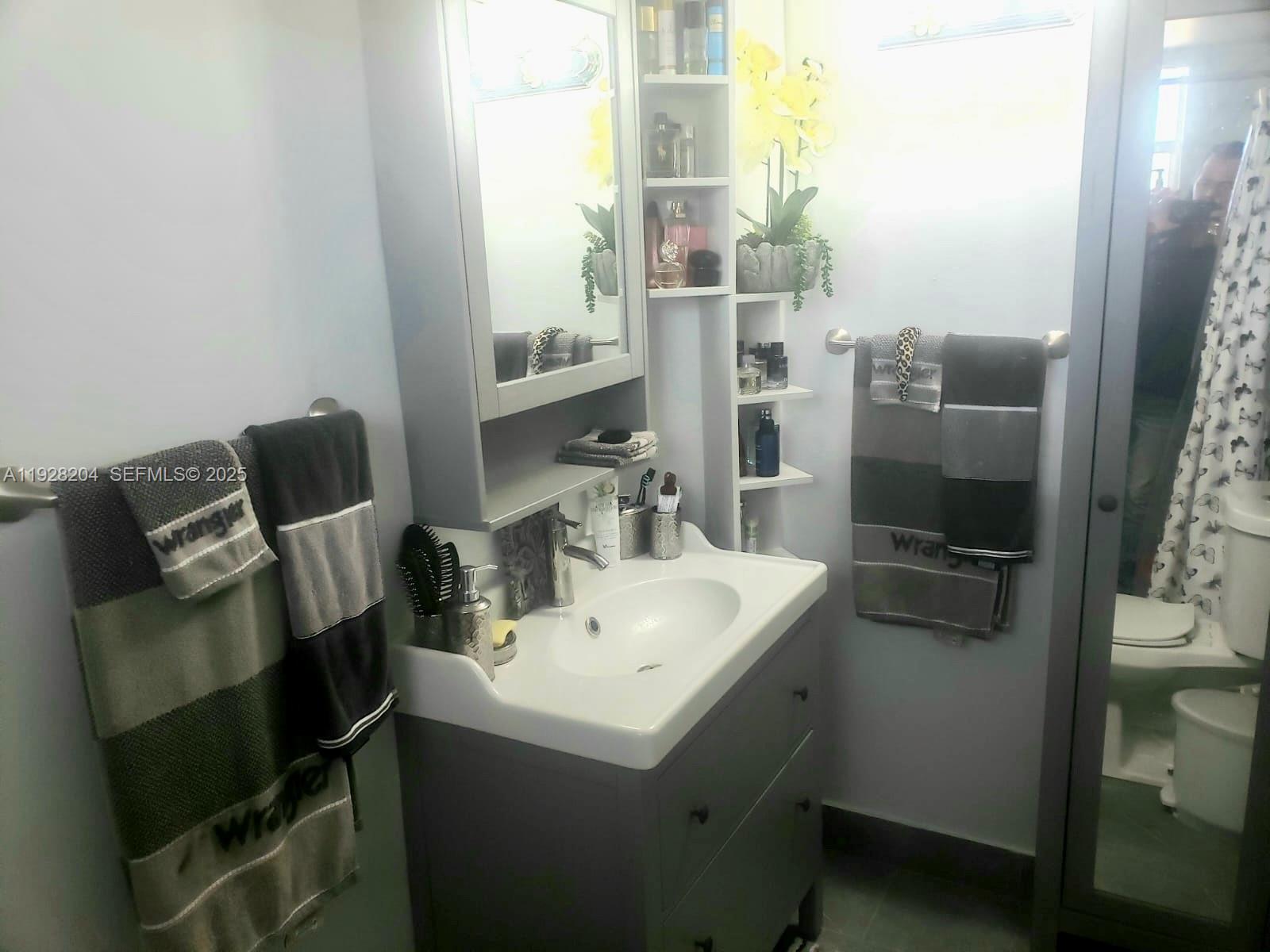 FIRST FORUM CONDO - Residential