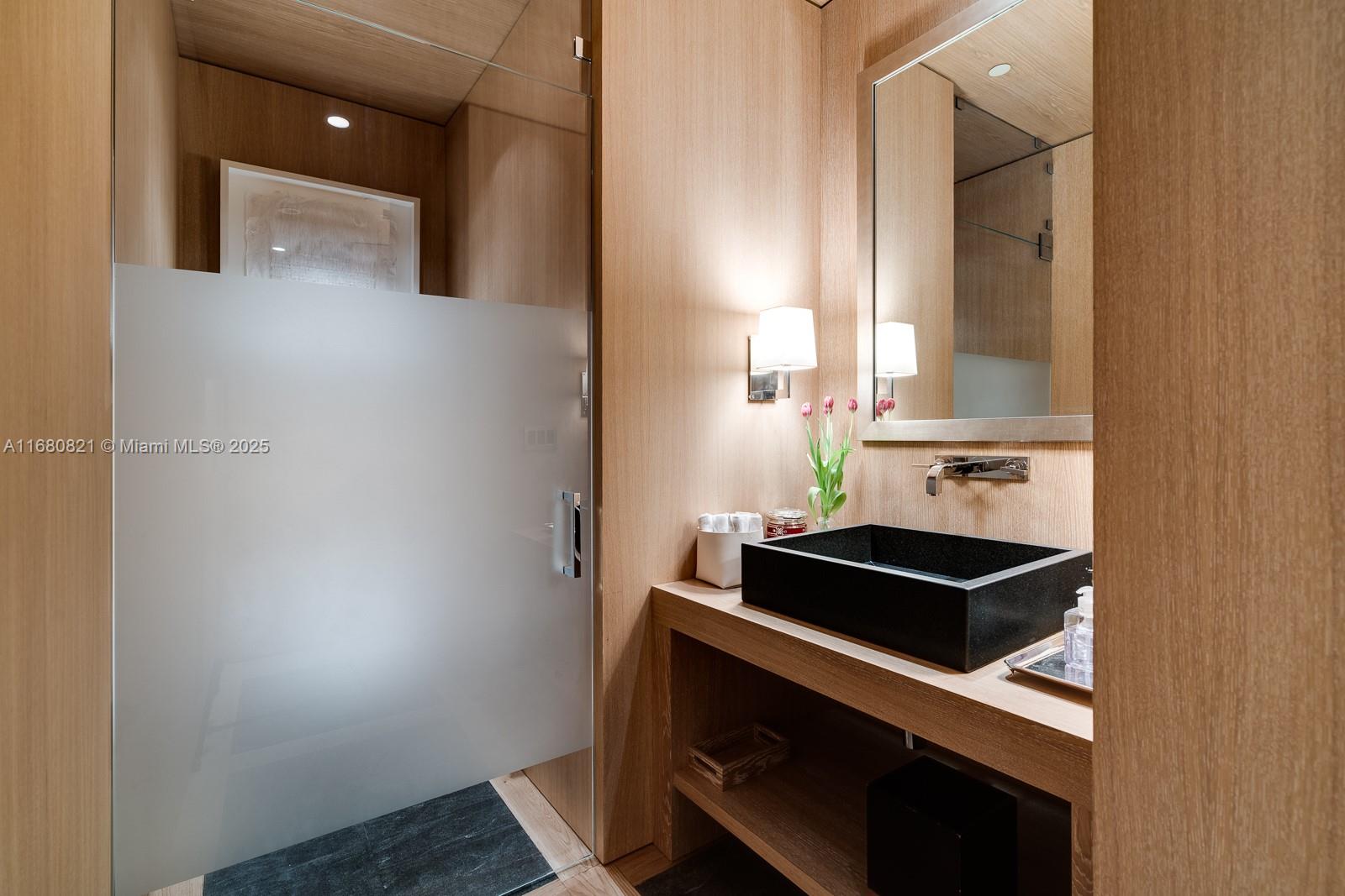 GROVENOR HOUSE CONDO - Residential