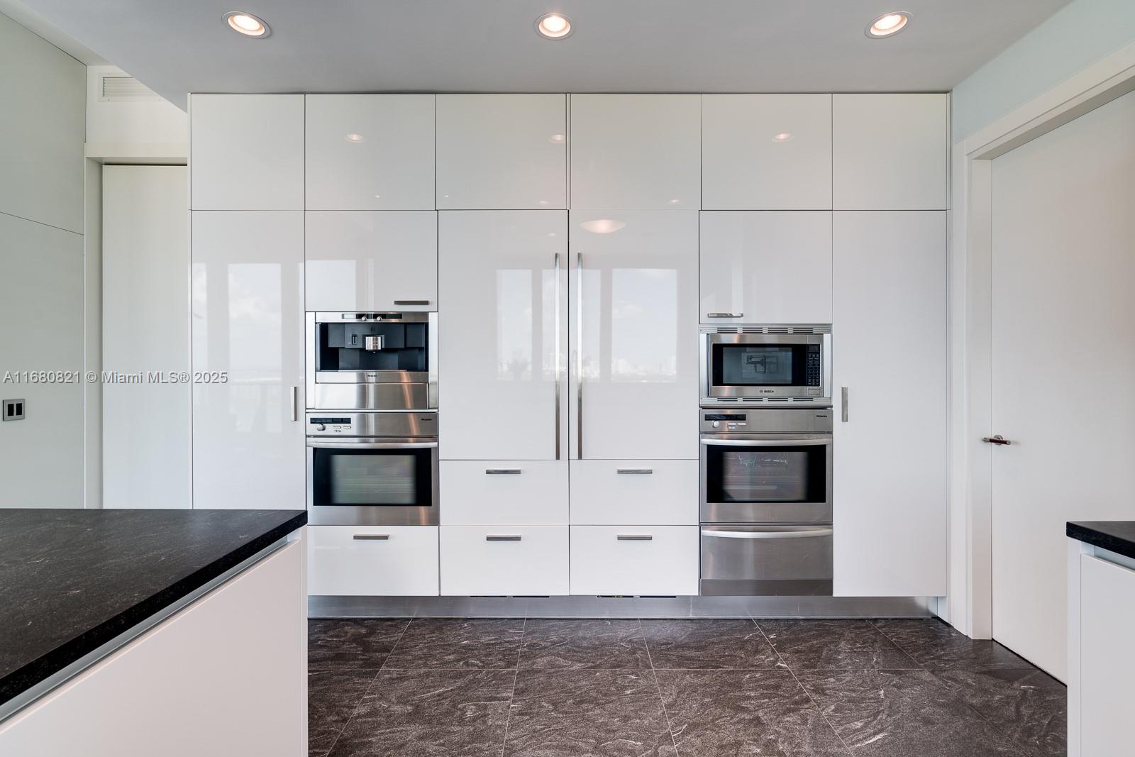 GROVENOR HOUSE CONDO - Residential