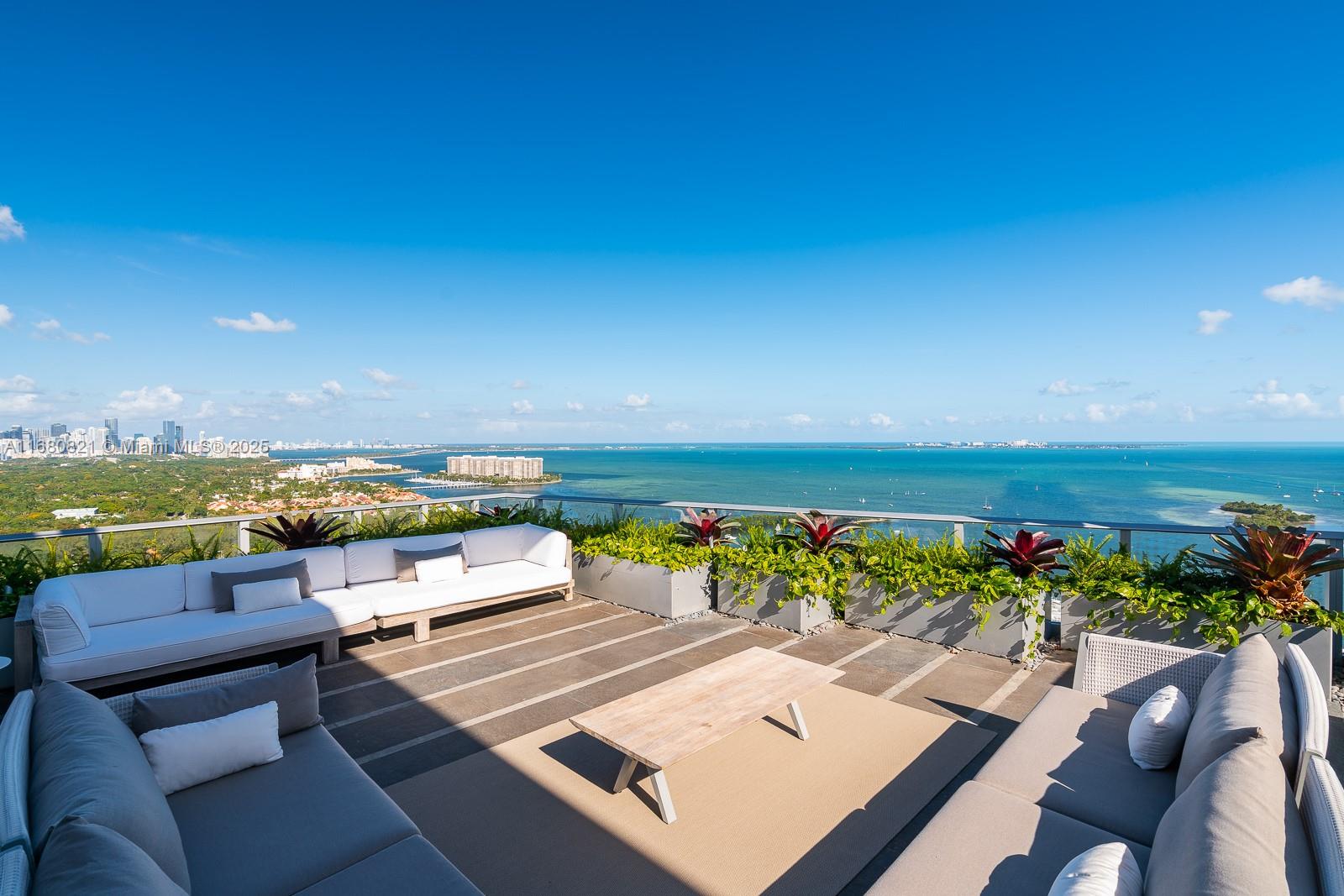 GROVENOR HOUSE CONDO - Residential