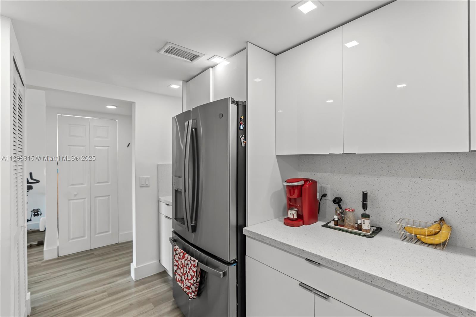 INTERNATIONAL TOWERS COND - Residential Lease
