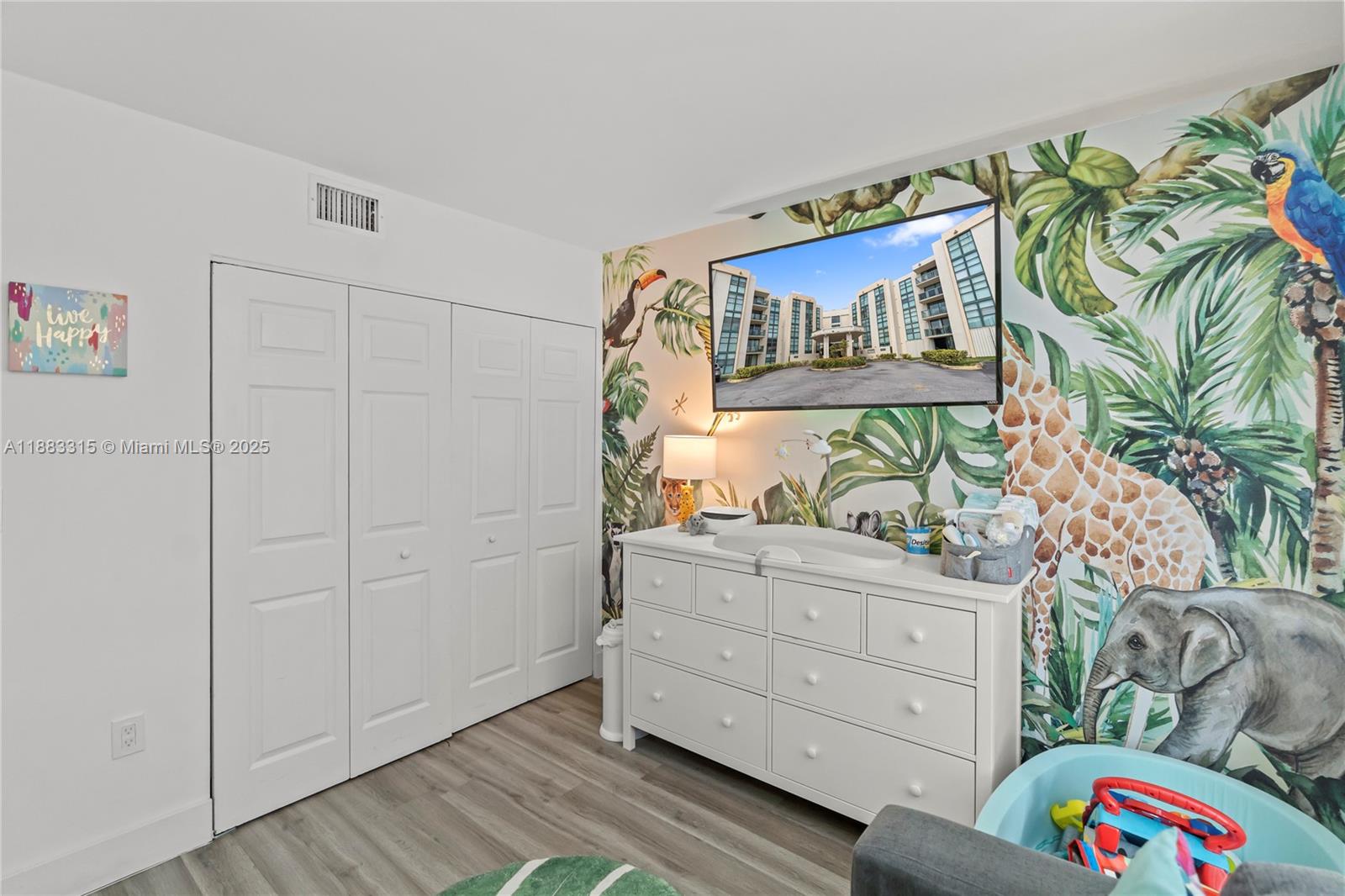 INTERNATIONAL TOWERS COND - Residential Lease