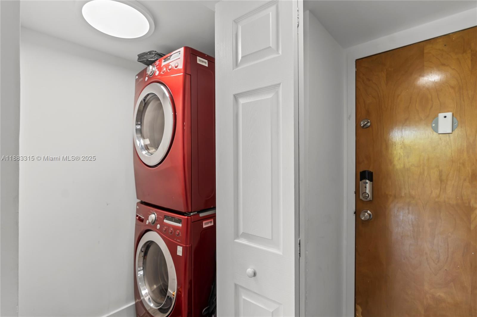 INTERNATIONAL TOWERS COND - Residential Lease