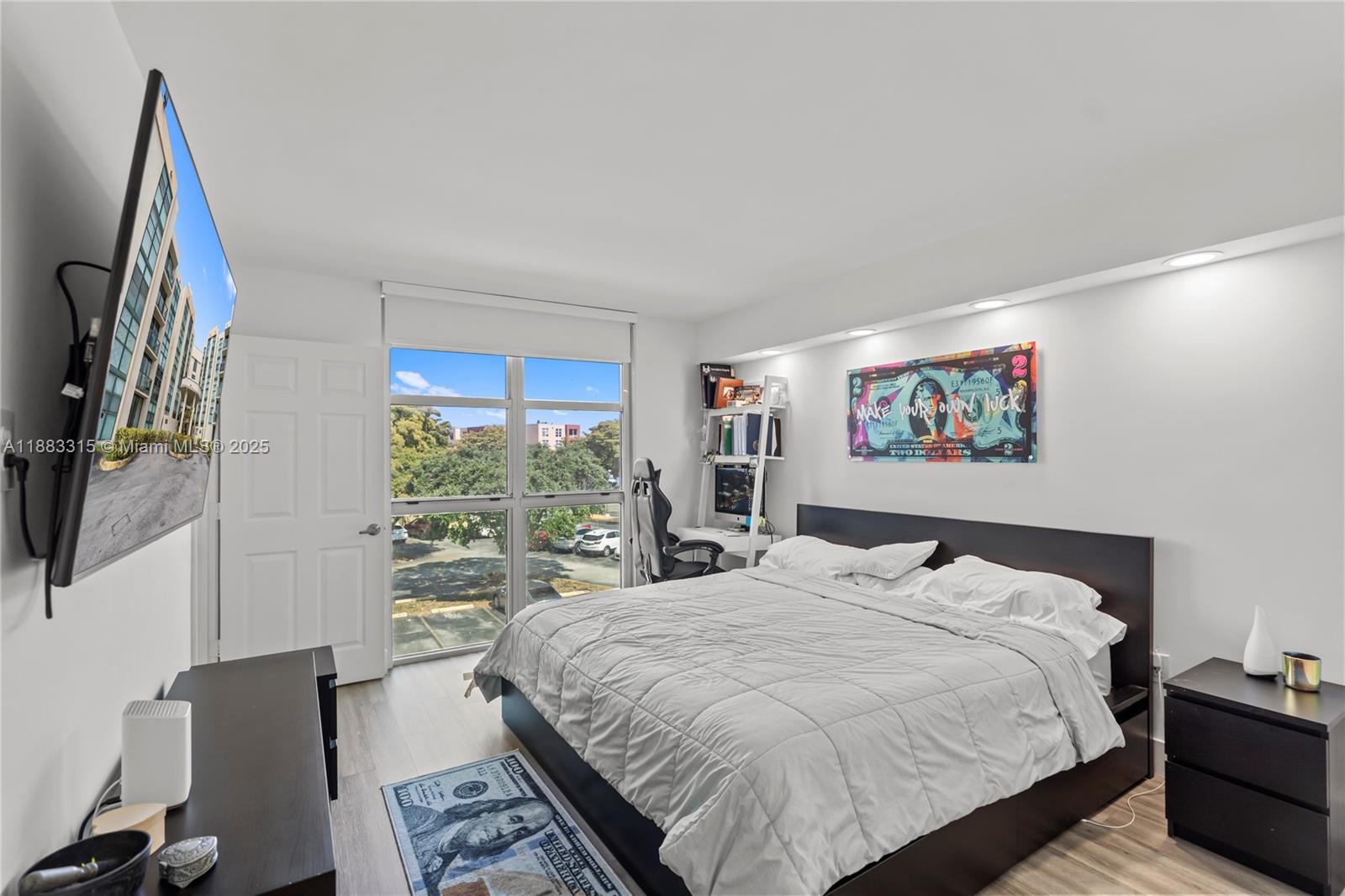 INTERNATIONAL TOWERS COND - Residential Lease