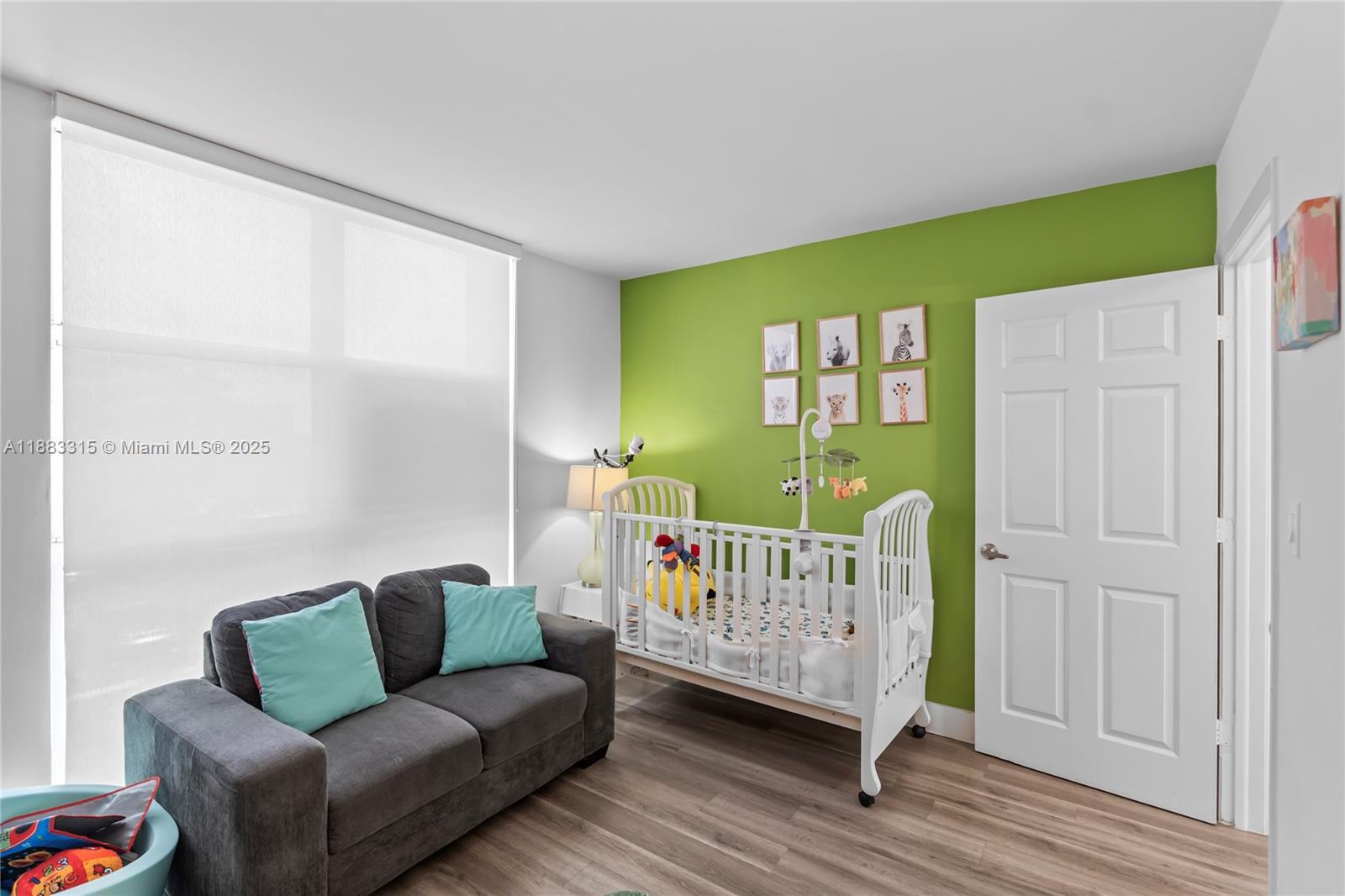 INTERNATIONAL TOWERS COND - Residential Lease