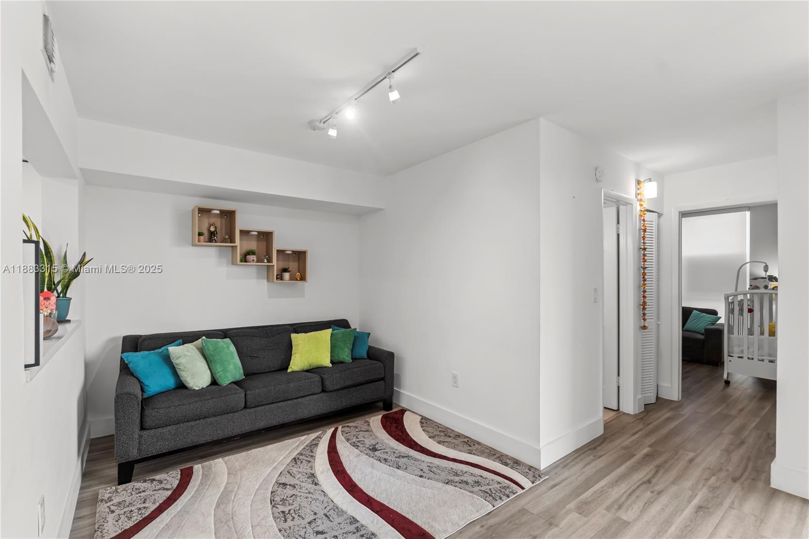 INTERNATIONAL TOWERS COND - Residential Lease