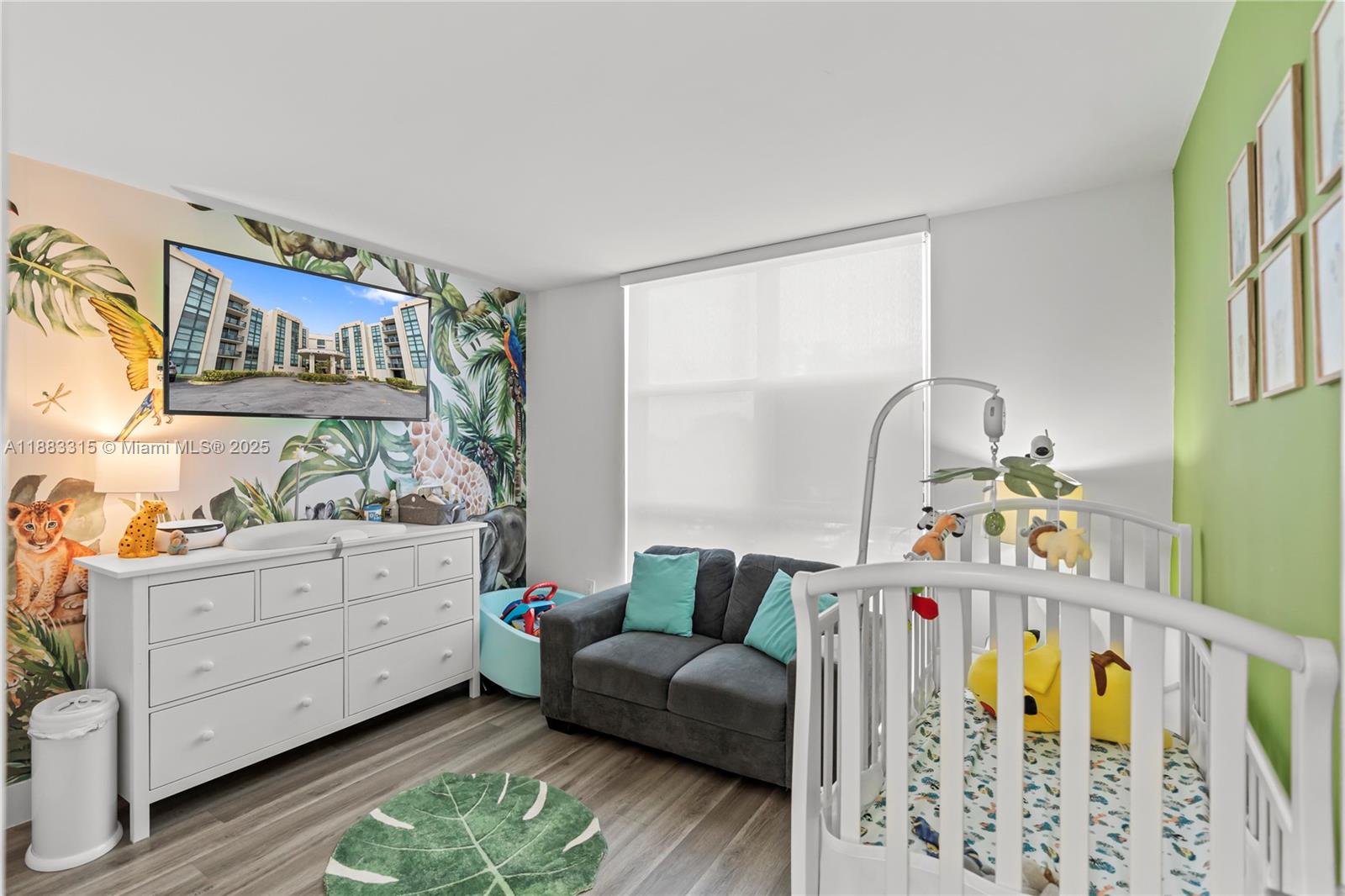 INTERNATIONAL TOWERS COND - Residential Lease