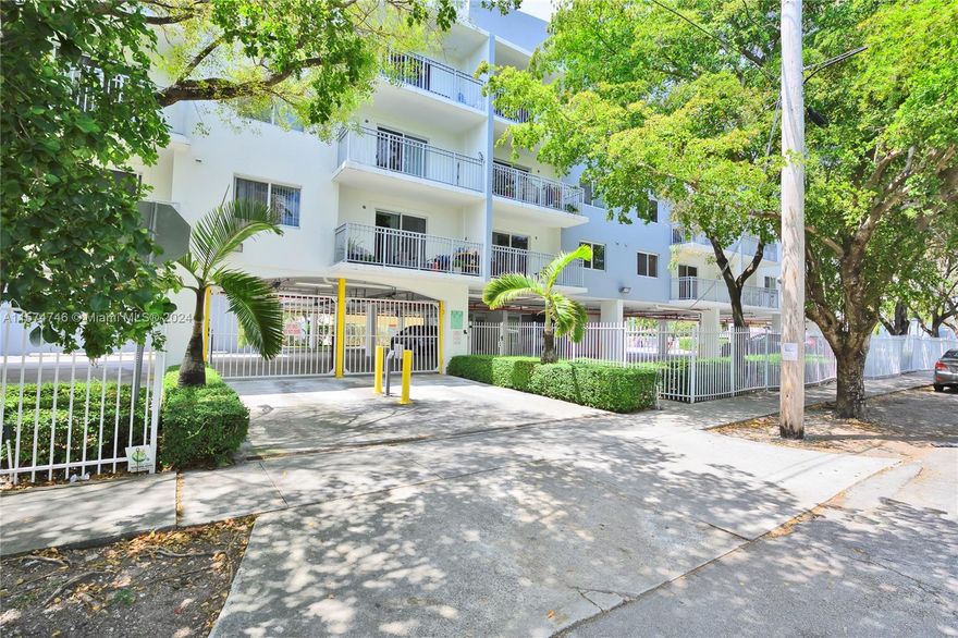 1 Bedroom 1 Bathroom Fully remodeled Apt. First time buyers or INVESTORS.
Condo is located in one of the most centralized neighborhoods of Miami. Unit has new floors and a large Living Area. SS appliances, brand new kitchen cabinets, freshly painted, nice size balcony, fully fenced condo. Hurry up won't last long!!!!!
EASY TO SHOW! Condo allows rent 1 time a year.