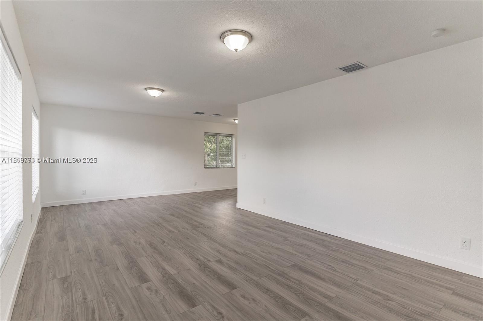 PARK PLAZA - Residential Lease