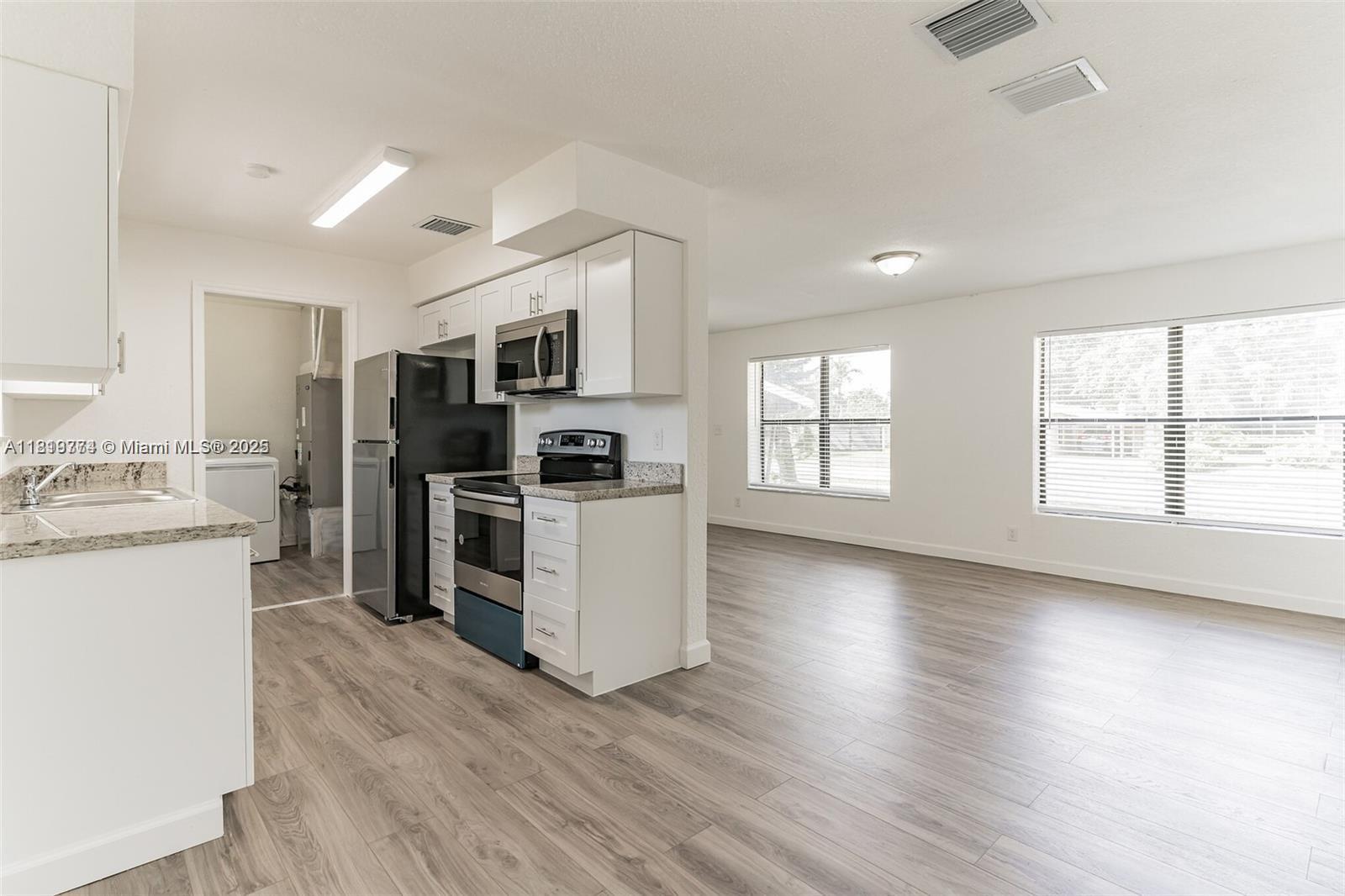 PARK PLAZA - Residential Lease