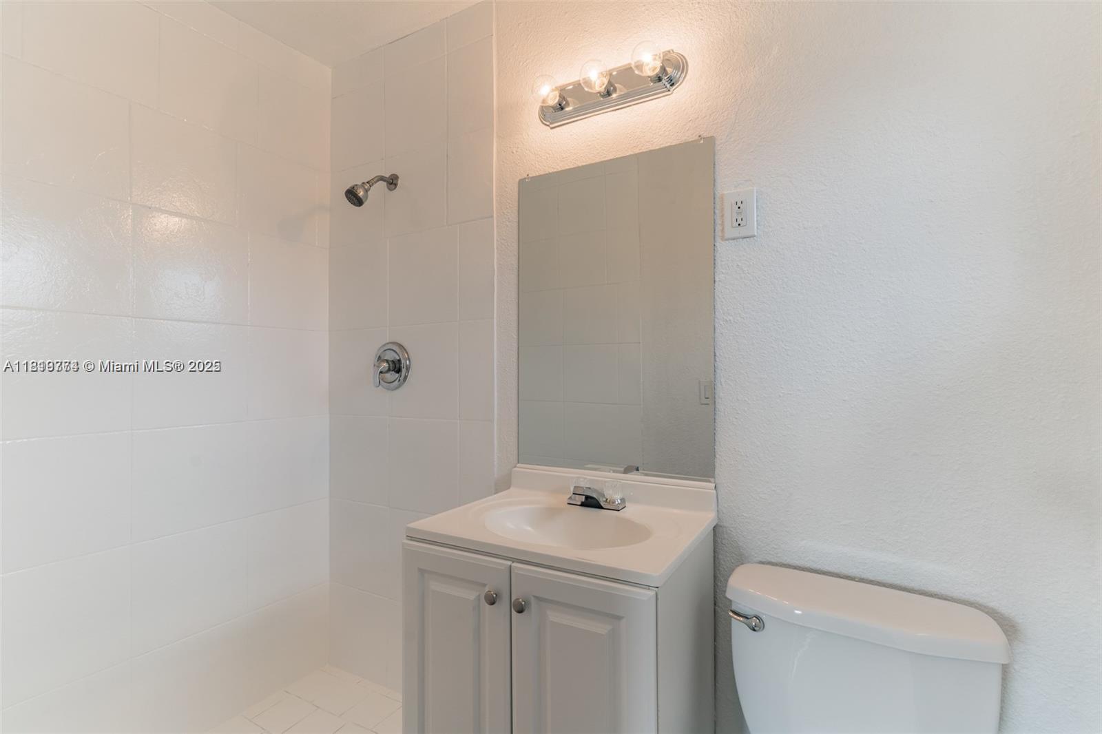 PARK PLAZA - Residential Lease