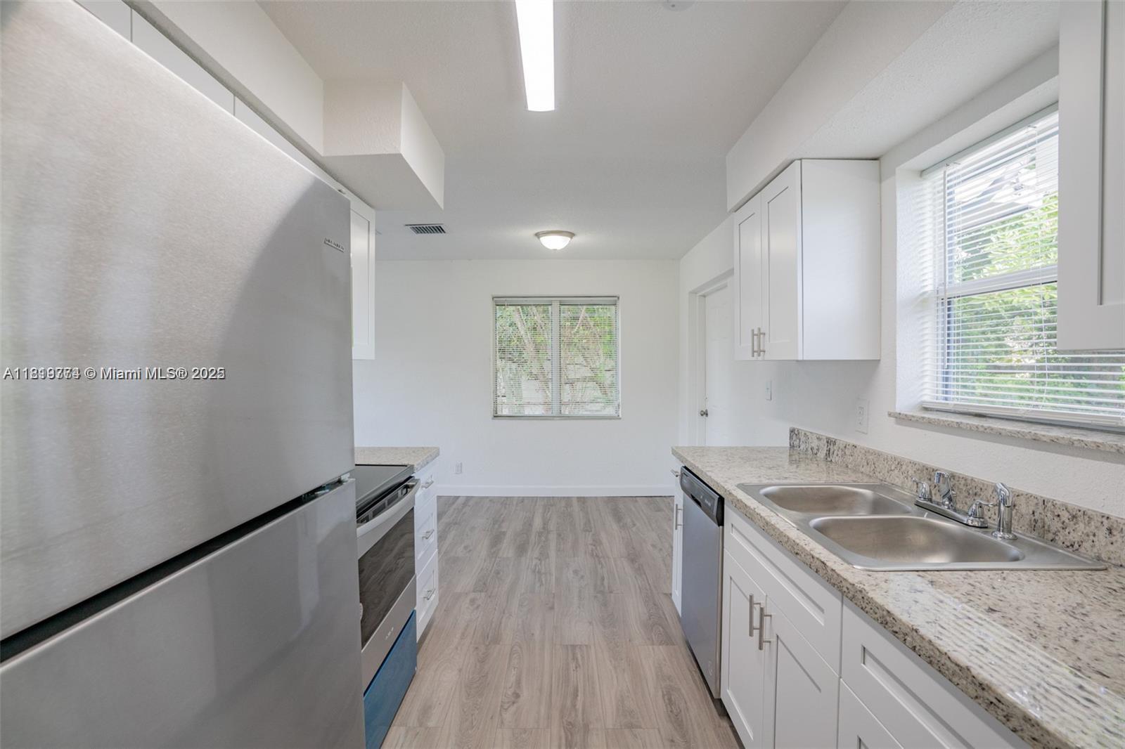PARK PLAZA - Residential Lease
