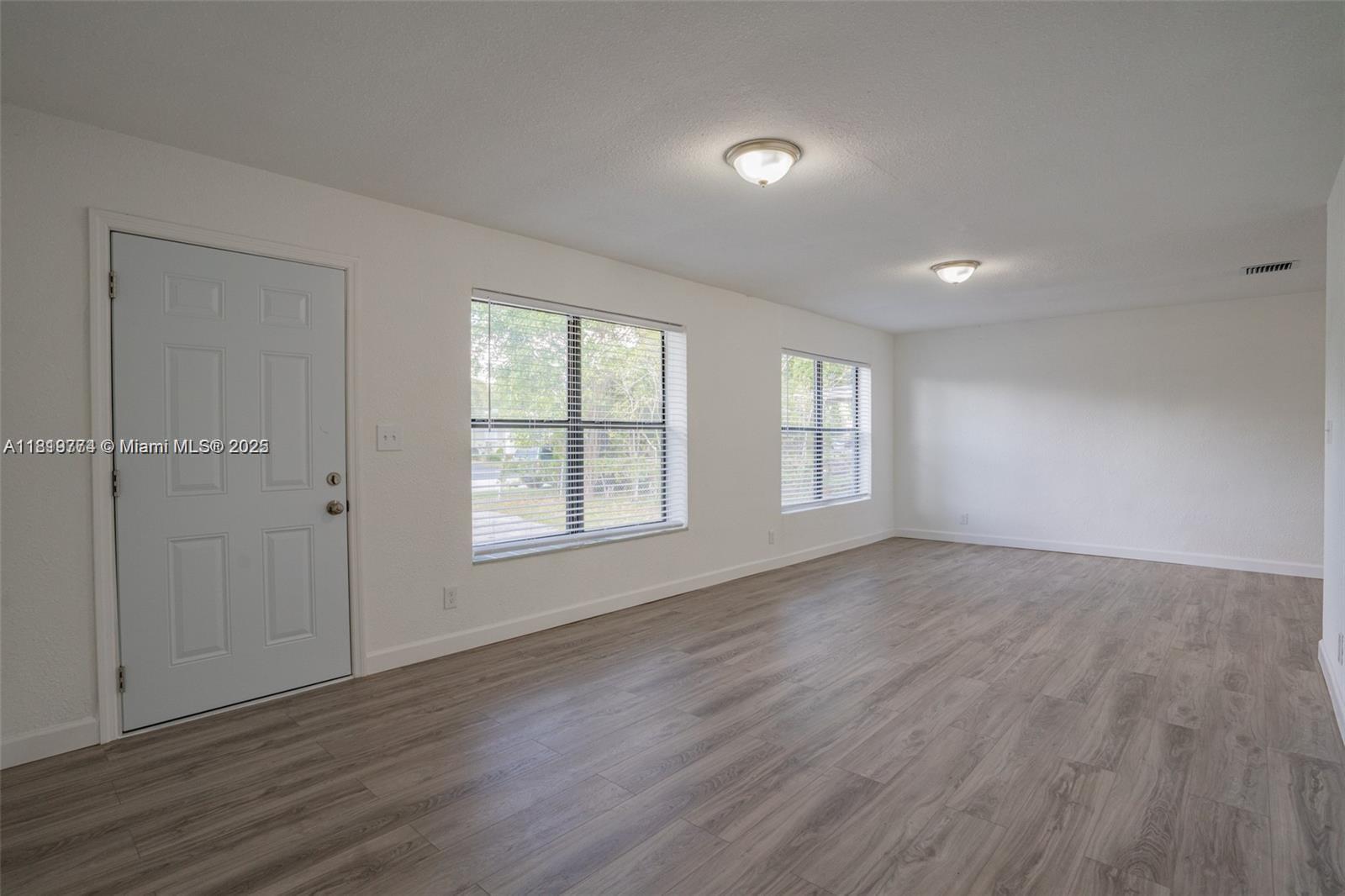 PARK PLAZA - Residential Lease