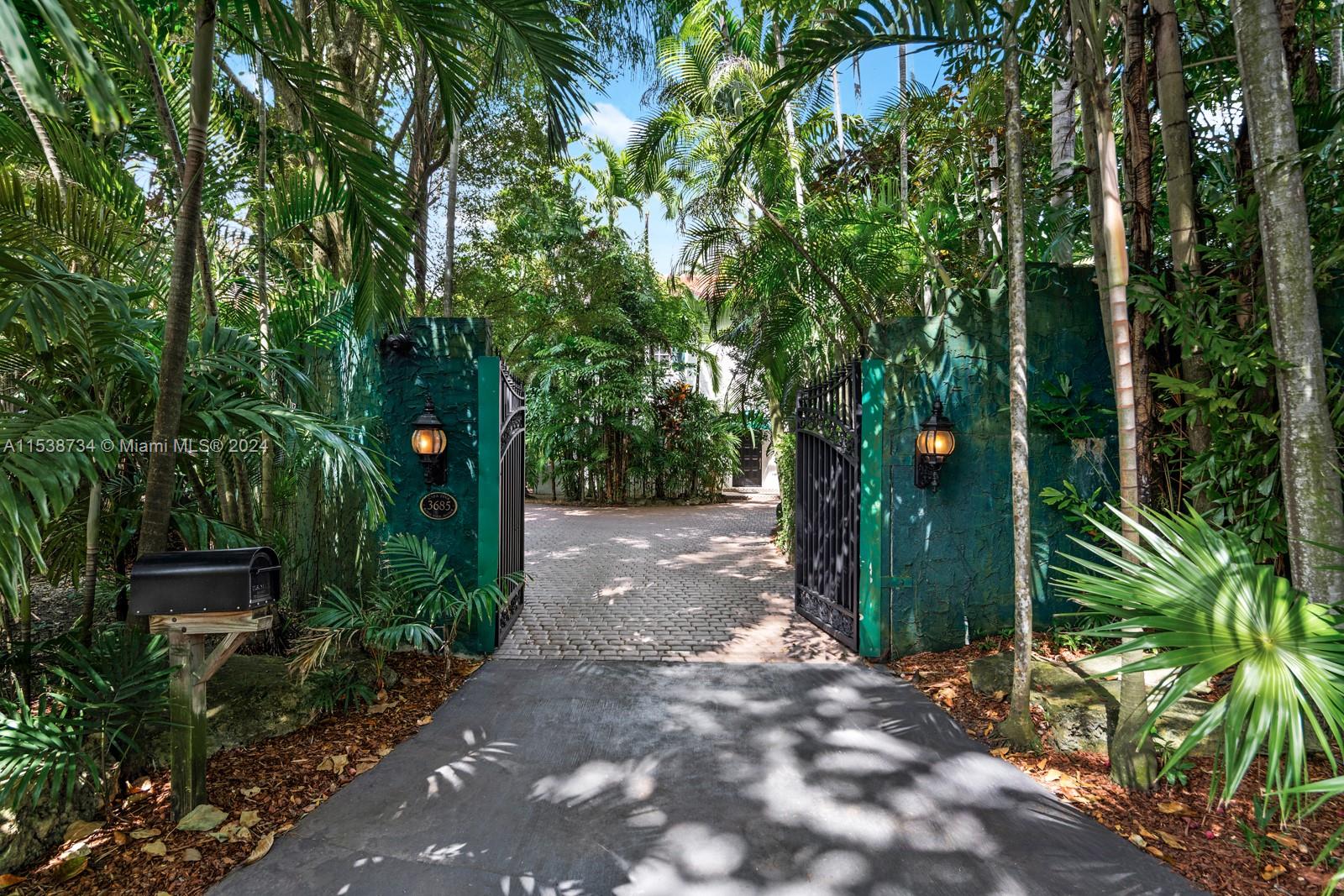 COCONUT GROVE PK 2ND AMD - Residential